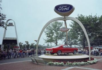 1964-world-fair-ford-exhibit-1965-mustang