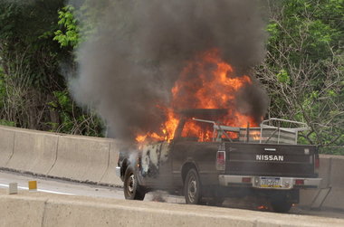 burning-pick-up-truck